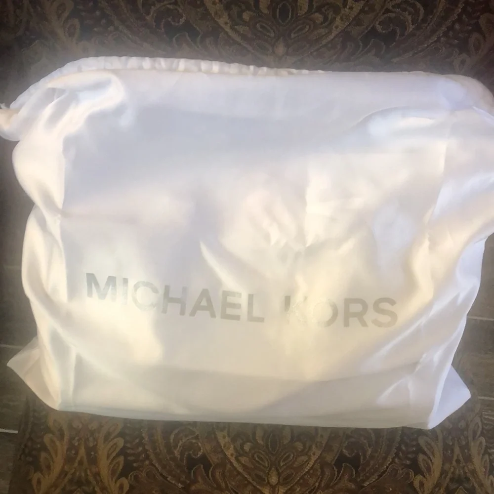 SOLD SOLD Michael Kors white Hamilton bag - Picture 9 of 11